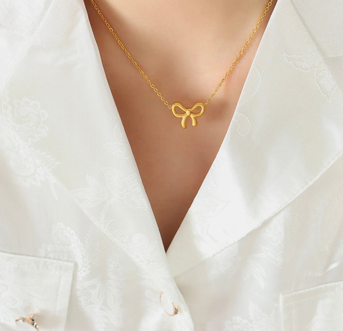 Bow Necklace